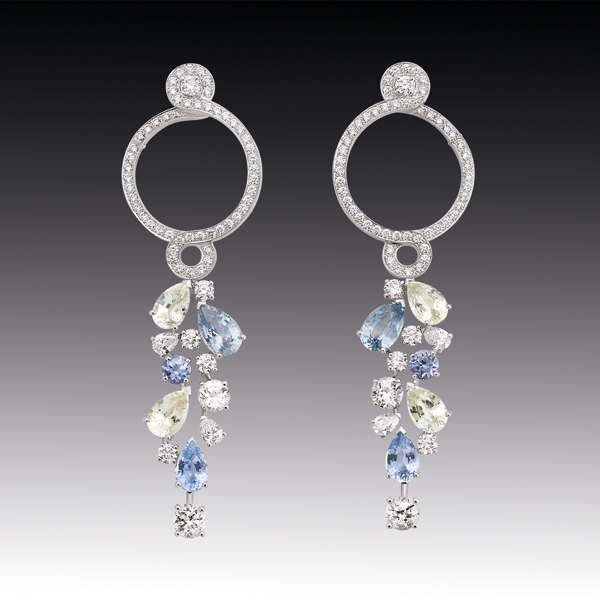 vénitienne项链,18k白金,镶嵌钻石与多种有色蓝宝石.