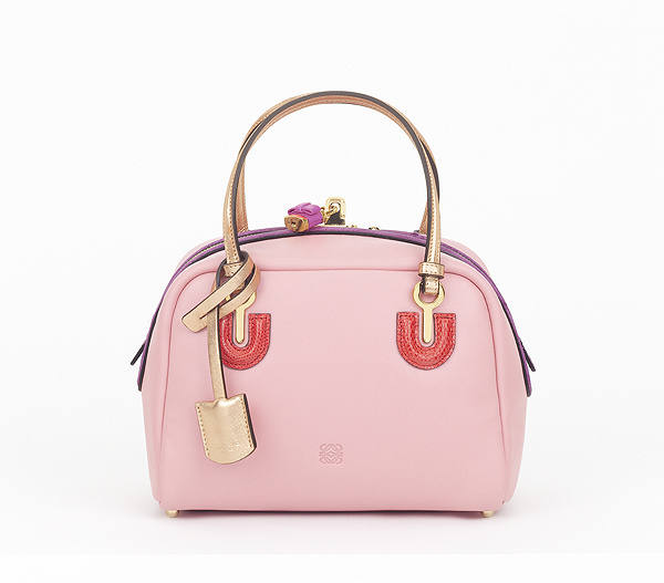 粉色控看过来!Loewe 11春夏手袋系列登场