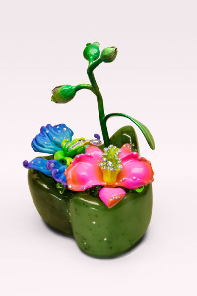 当珠宝的绚丽与美丽的花朵交相辉映