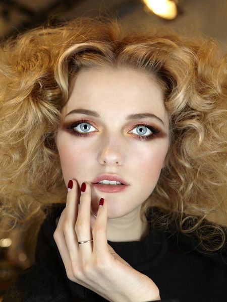 教你打造简单完美彩妆 永不OUT