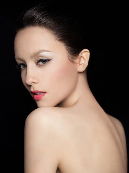 教你打造简单完美彩妆 永不OUT