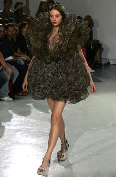 Iris Van Herpen--骷髅透视白骨精