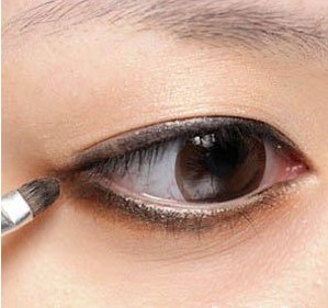 清纯派烟熏妆6大要点 打造动人美眸