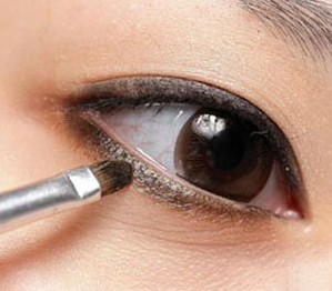 清纯派烟熏妆6大要点 打造动人美眸