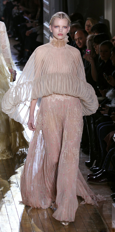 Valentino 2011߶˿Ԫ