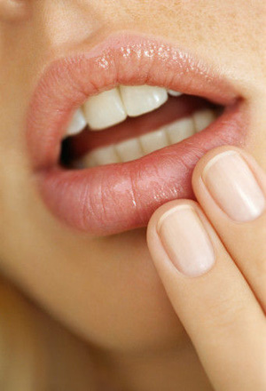 打造水润性感双唇 四招让他想吻你