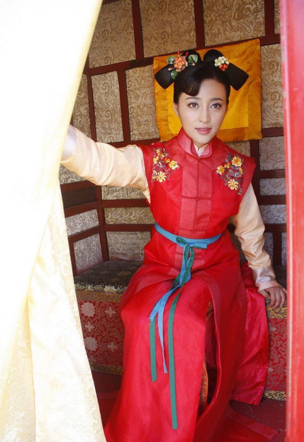 影像 华服剧照 甘婷婷《深宫谍影》变身清宫"服装设计师"集宫斗