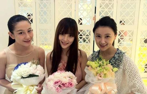 李小璐今日大婚 兰玉揭秘婚纱细节