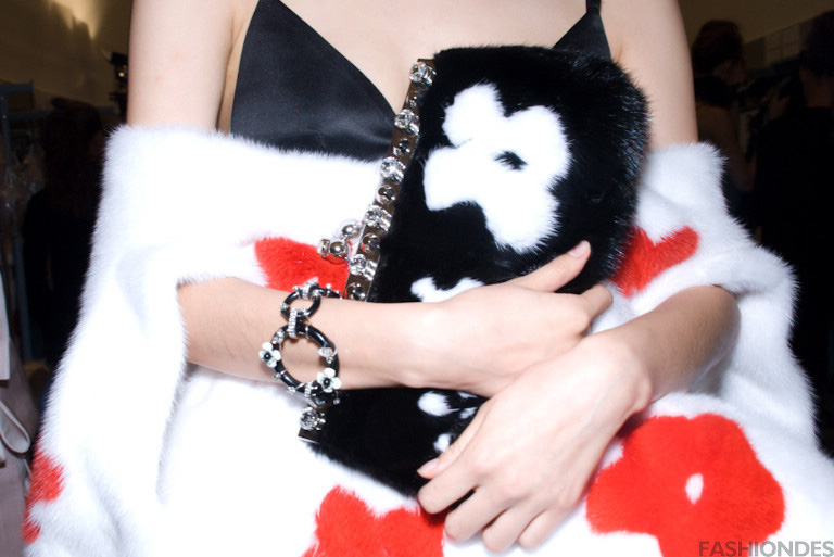 Prada¼ռΪ ֲ̨ͼع