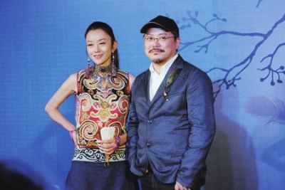 叶锦添为杨丽萍打造《孔雀》战袍