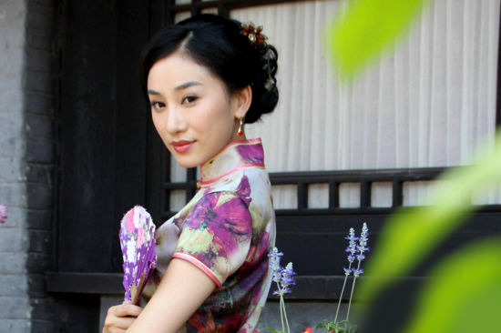 《刺刀英雄》朱子岩惊艳旗袍装造型曝光