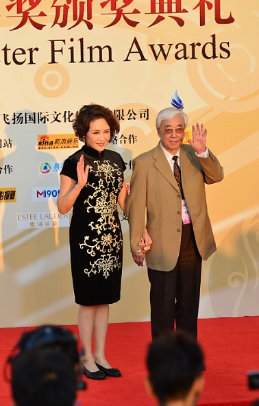 金鸡颁奖礼落幕 双料影后宋晓英旗袍装高贵亮相
