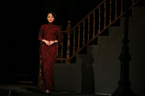 许晴穿旗袍上演《如梦之梦》获华鼎奖最佳女话剧演员奖
