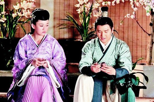 《王的女人》楚汉时期惊现紫薯 雷人昆虫头钢管舞