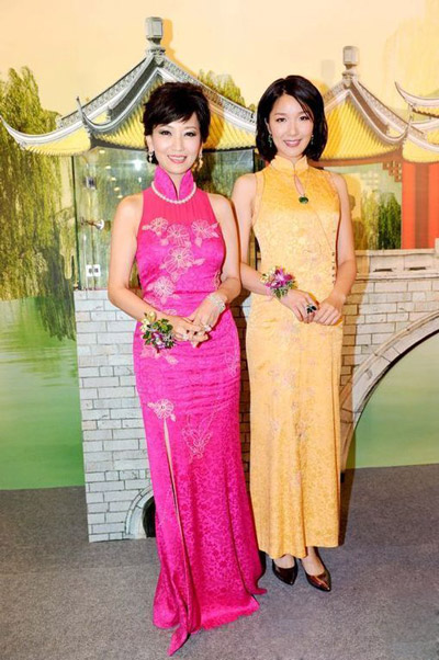 赵雅芝粉色旗袍不显老 艳光照人