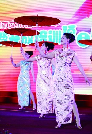 厦门靓丽旗袍走秀丁香依旧芬芳