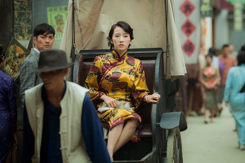 《绞刑架下的春天》李念百变旗袍装尽显熟女诱惑