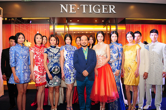 彭丽媛携手丹麦女王中国行  NE·TIGER华服献礼  