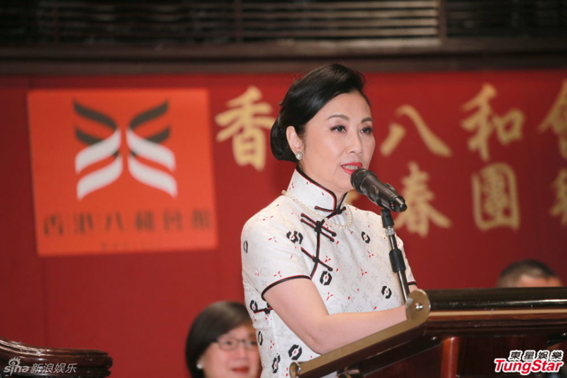 汪明荃旗袍亮相新年团拜 高雅气质挡不住