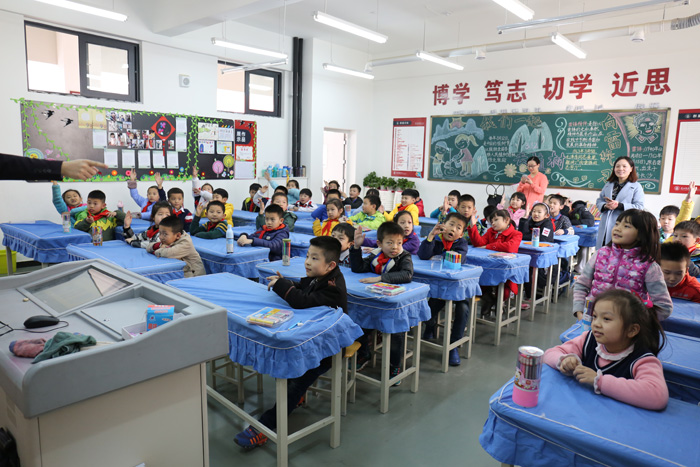 旗袍讲堂走进校园 让孩子们了解旗袍之美