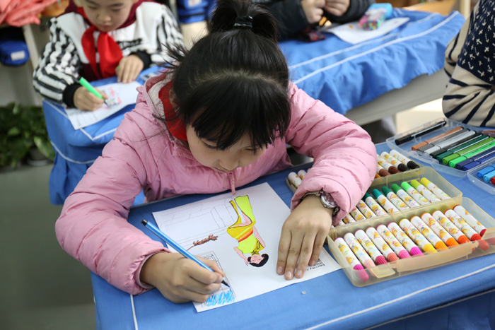 旗袍讲堂走进校园 让孩子们了解旗袍之美