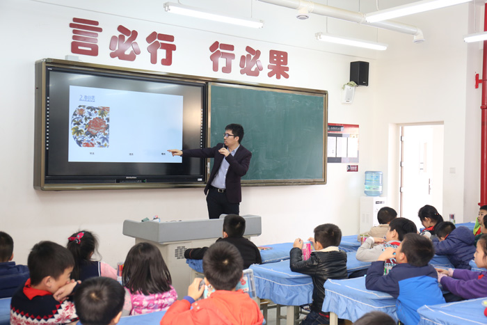 旗袍讲堂走进校园 让孩子们了解旗袍之美