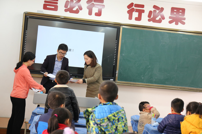 旗袍讲堂走进校园 让孩子们了解旗袍之美