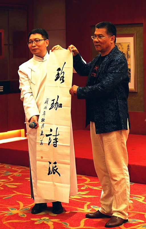 ʫ贩ۺͻ 칬ʫ蹫