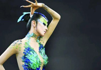 59岁杨丽萍为舞蹈放弃生育, 如今一件旗袍穿出18岁少女感!