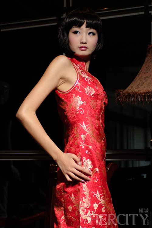 2009十款经典旗袍:火凤凰