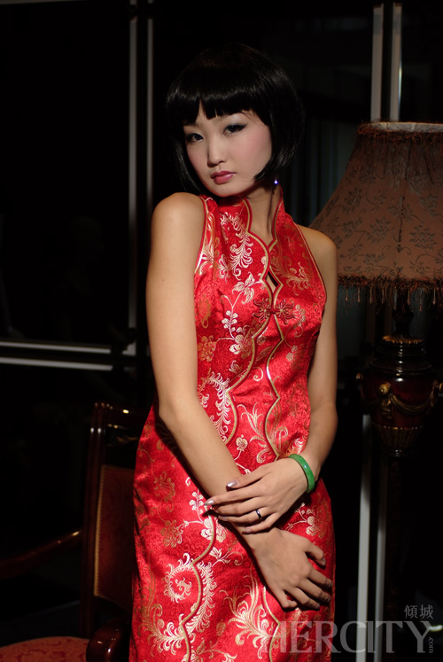 2009十款经典旗袍:火凤凰