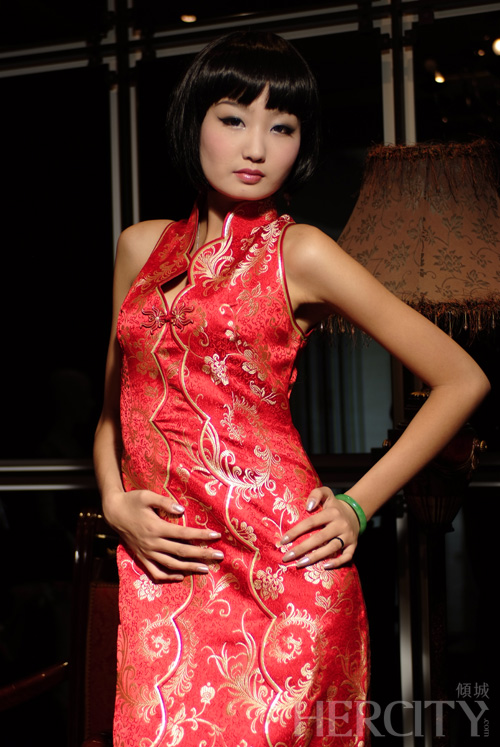 2009十款经典旗袍:火凤凰
