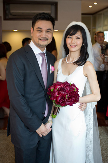 孙燕姿新加坡结婚 穿华丽红色唐装自夸今天我最美
