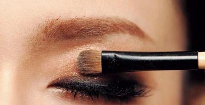 深邃勾魂 金棕色烟熏大眼妆