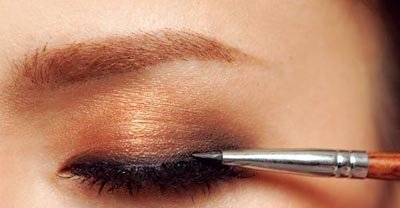 深邃勾魂 金棕色烟熏大眼妆