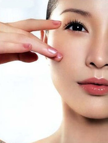 越擦越老 8大眼霜错误使用法