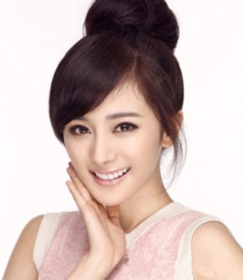 从丸子头到妩媚卷发 杨幂发型一路蜕变