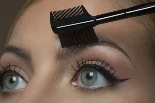 彩妆技巧让你从圆脸妹变身迷人巴掌脸