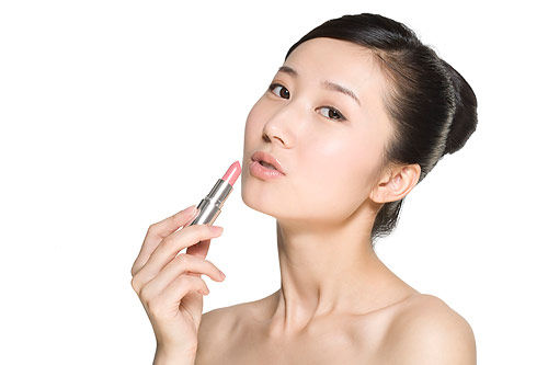 彩妆技巧让你从圆脸妹变身迷人巴掌脸