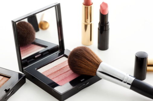 彩妆技巧让你从圆脸妹变身迷人巴掌脸