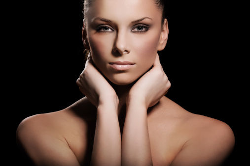 彩妆技巧让你从圆脸妹变身迷人巴掌脸