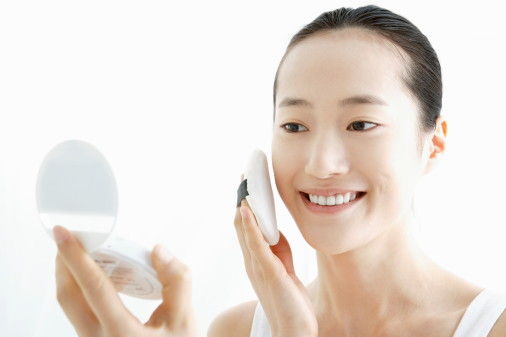 彩妆技巧让你从圆脸妹变身迷人巴掌脸