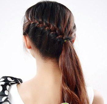 手把手教你DIY辫子花苞头 甜美又时尚
