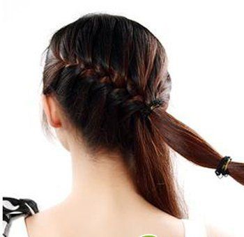 手把手教你DIY辫子花苞头 甜美又时尚