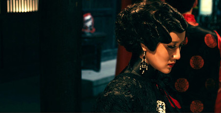 《残梦》东方风韵撩人 红白玫瑰旗袍装惊艳