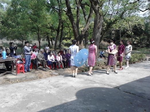 韶关“麻风村”里秀旗袍