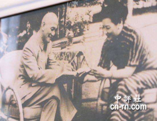 台湾博物馆“旗丽时代”展出宋美龄等名人旗袍