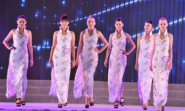 世界超模亚太区决赛 佳丽旗袍亮相别样风情