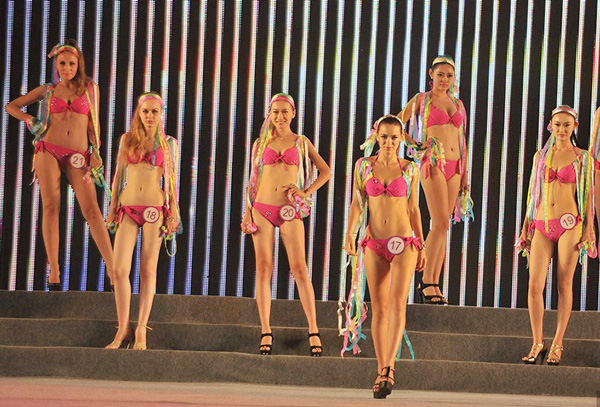 世界超模亚太区决赛 佳丽旗袍亮相别样风情