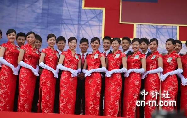 台湾“双十”庆典预演 大红旗袍“金钗”最抢镜